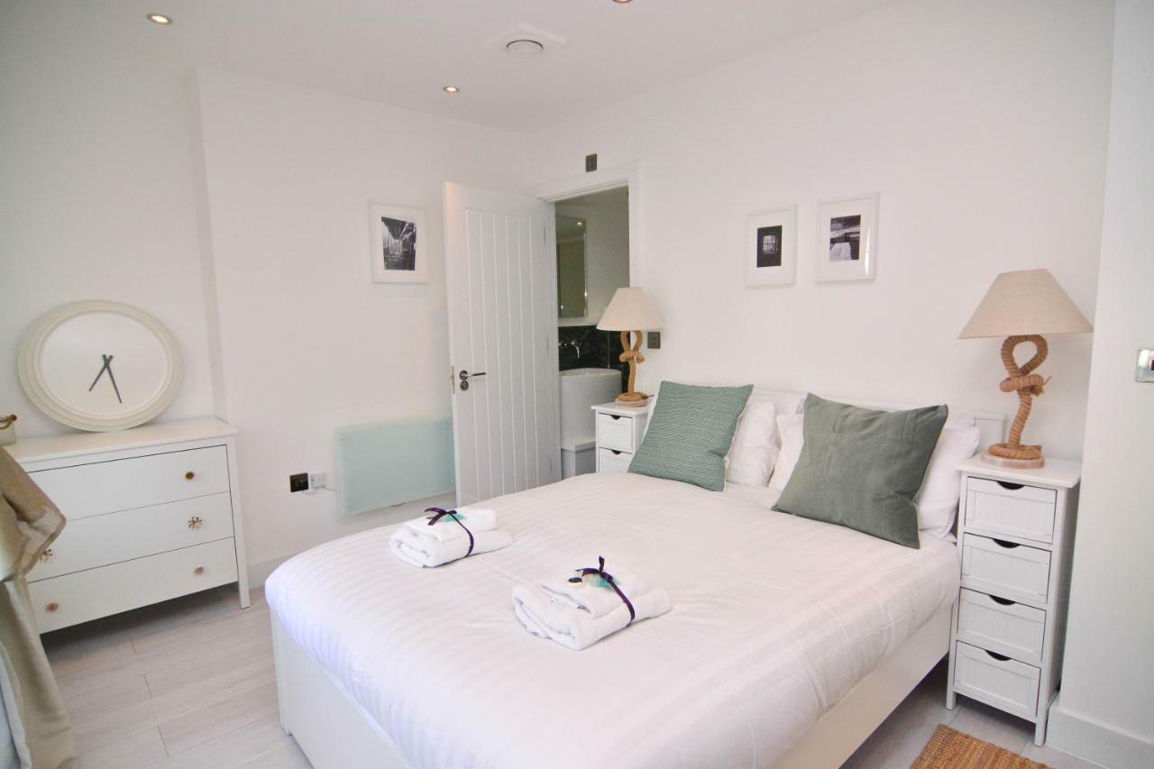Apartment Wharf - Macarena Apartments ลอนดอน ภายนอก รูปภาพ