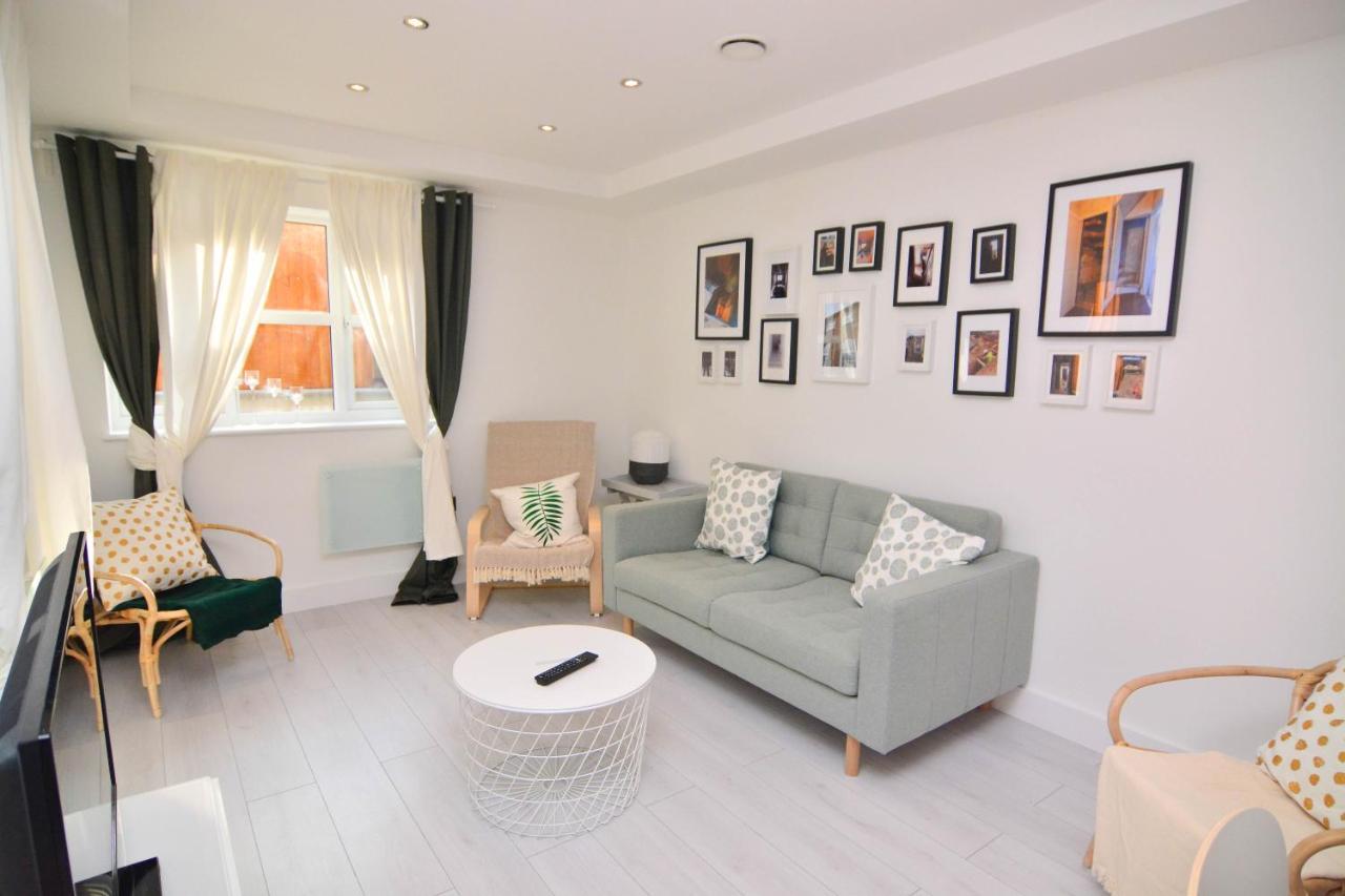 Apartment Wharf - Macarena Apartments ลอนดอน ภายนอก รูปภาพ