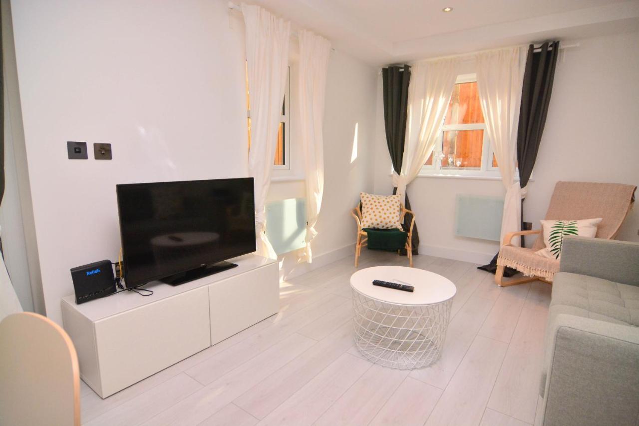 Apartment Wharf - Macarena Apartments ลอนดอน ภายนอก รูปภาพ