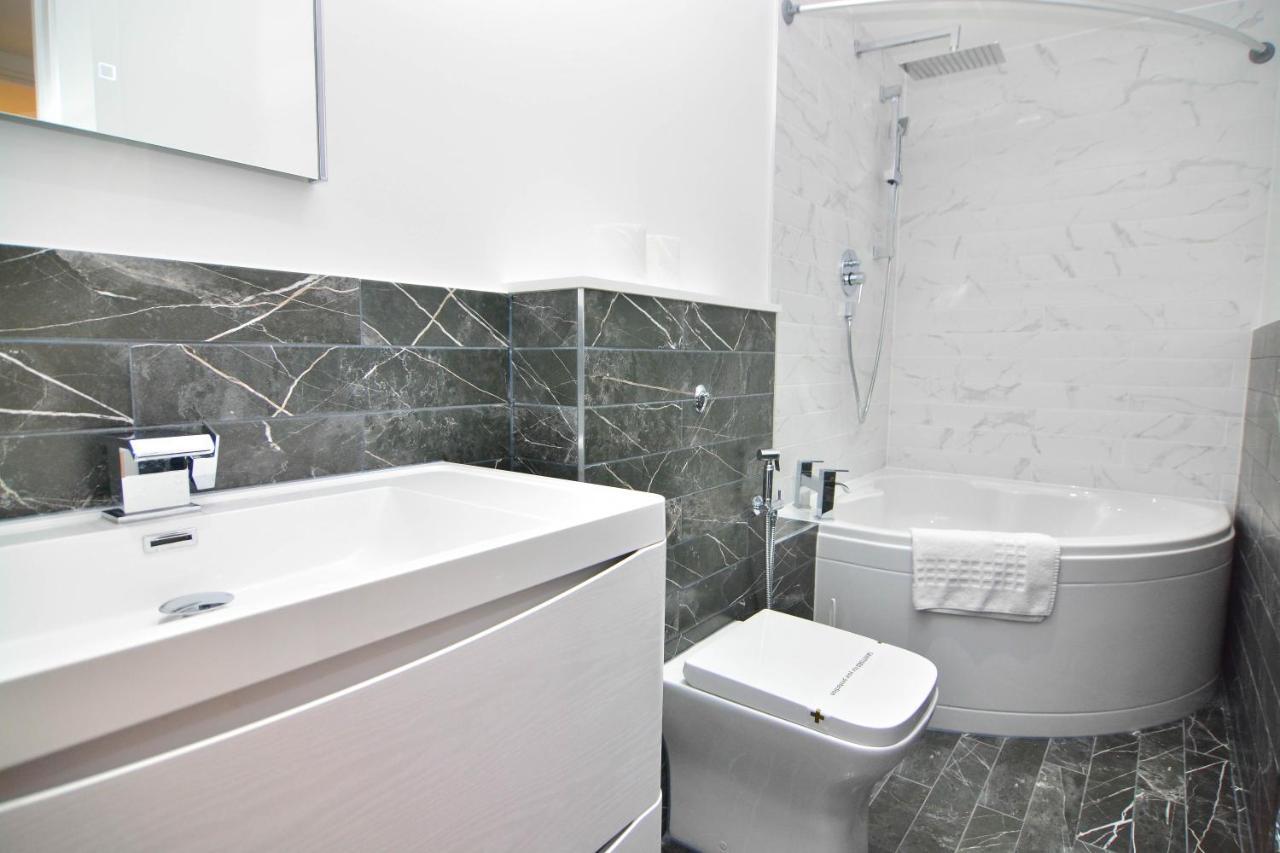 Apartment Wharf - Macarena Apartments ลอนดอน ภายนอก รูปภาพ